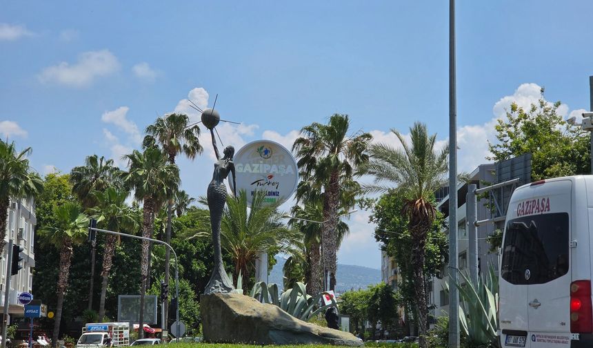 Gazipaşa Renk Cümbüşüne Büründü: 50 Bin Çiçek Açtı