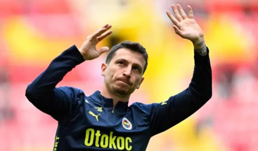 Mert Hakan Yandaş Fenerbahçe'de Devam Ediyor
