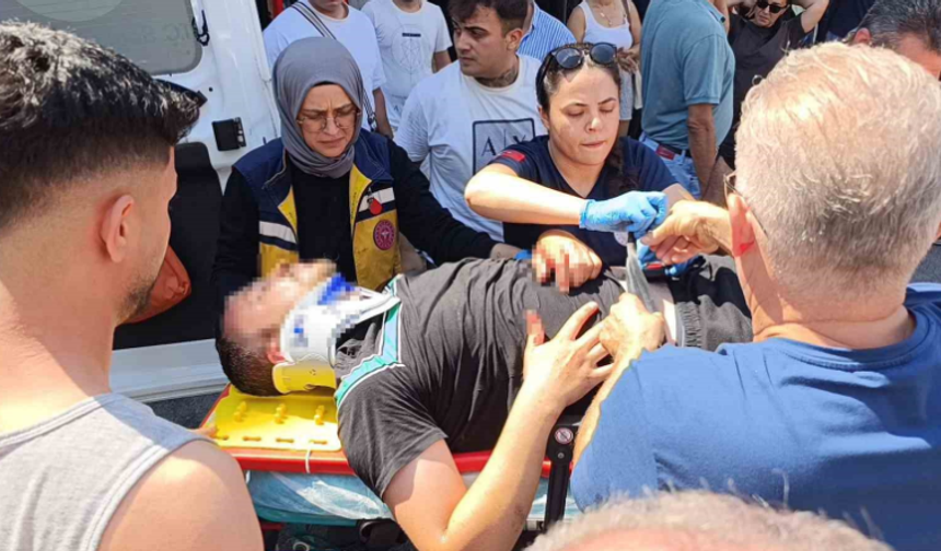 Manavgat'ta Otomobil ile Çarpışan Motosiklet Sürücüsü Yaralandı