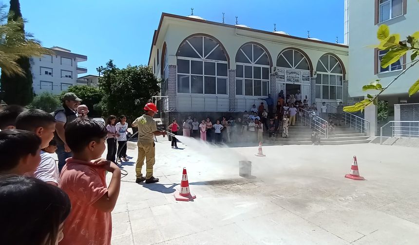 İHH Alanya'dan Öğrencilere Orman Yangınları Eğitimi
