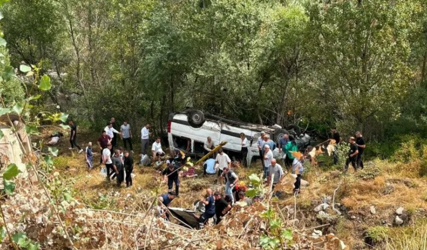 Sivas’ta Minibüs Uçuruma Yuvarlandı: 4 Can Kaybı, 10 Yaralı