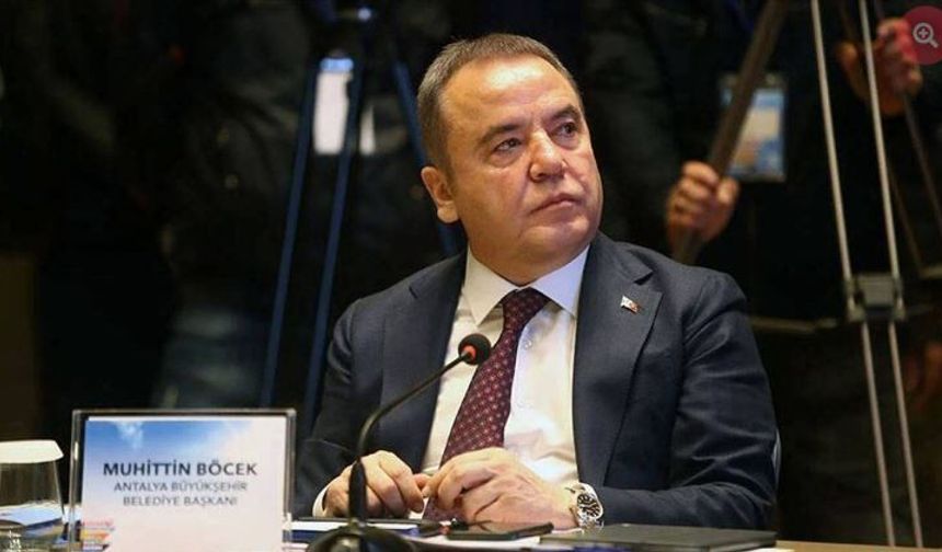 Muhittin Böcek O İsmi İşaret Etti: ''‘’Kimin Adliye Koridorları Aşındırdığını Biliyorum”