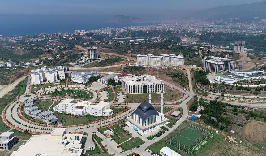 ALKÜ’den Erasmus Başarısı: Türkiye Birinciliği Ve Yedinciliği Geldi