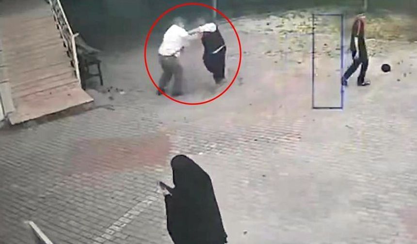İmam ve Müezzin Cuma Bağışları Yüzünden Tekme Tokat Kavga Etti