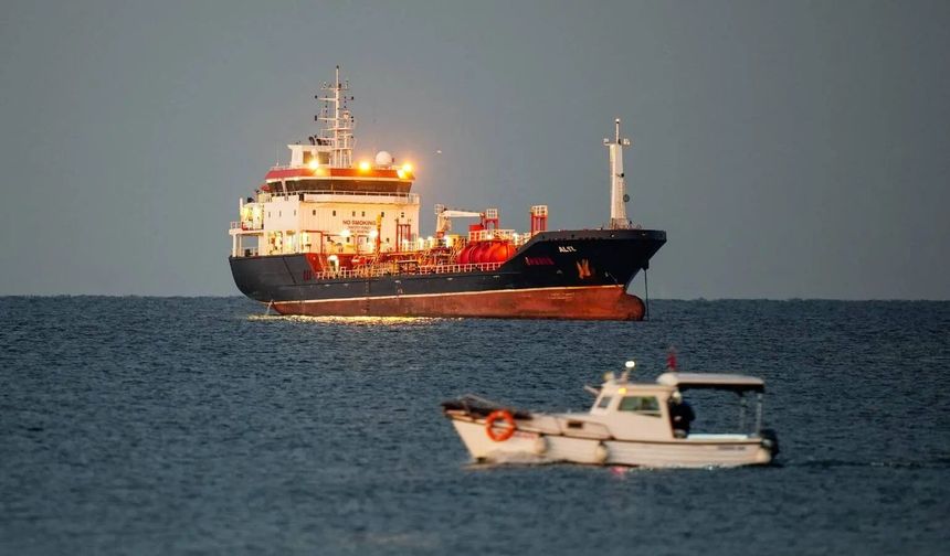 Silivri’de Batan Geminin Yakınında Ceset Bulundu