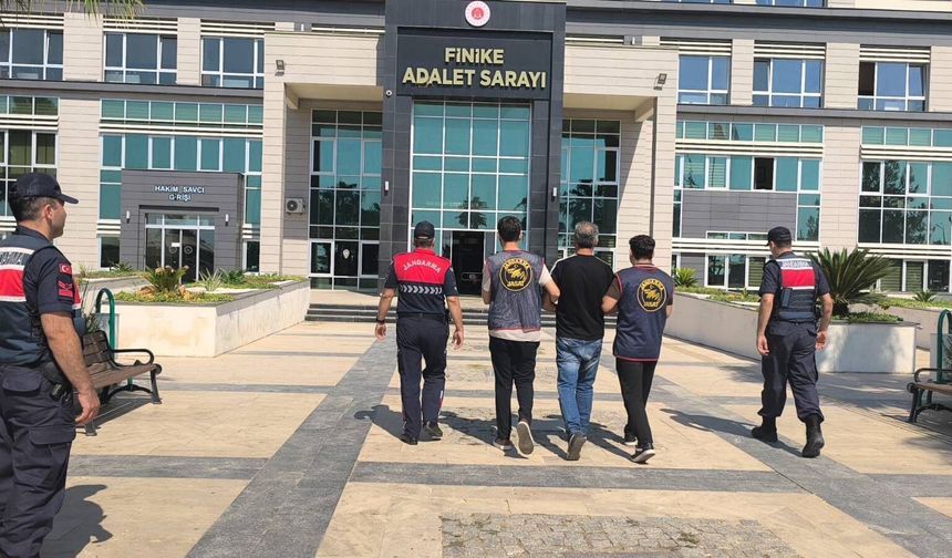 25 Yıl 9 Ay Hapis Cezasıyla Aranan Şahıs Finike’de Yakalandı
