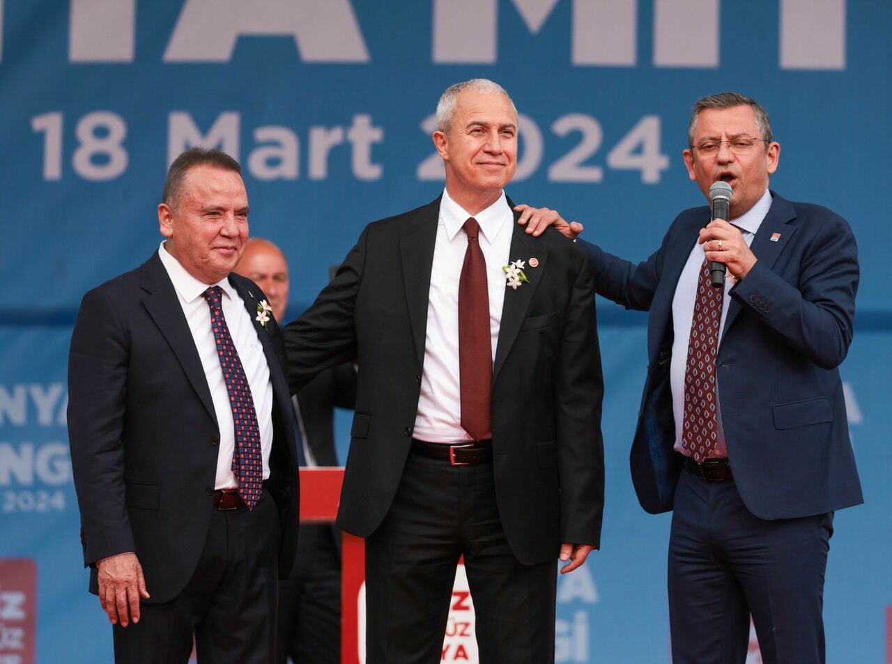 G I9Hrf R W M A A G3Ec