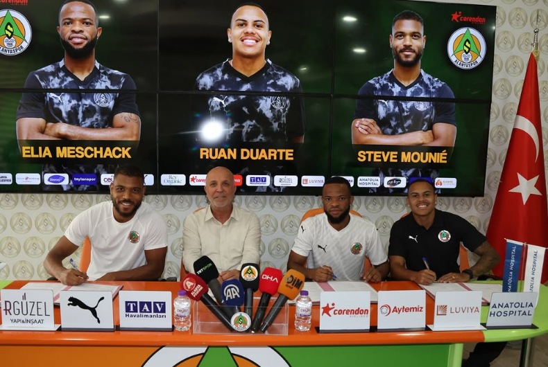 Alanyaspor İmza Atilirken