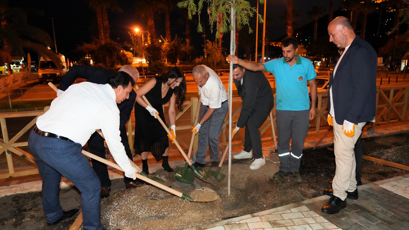 Toplu Foto Meti̇ni̇çi̇