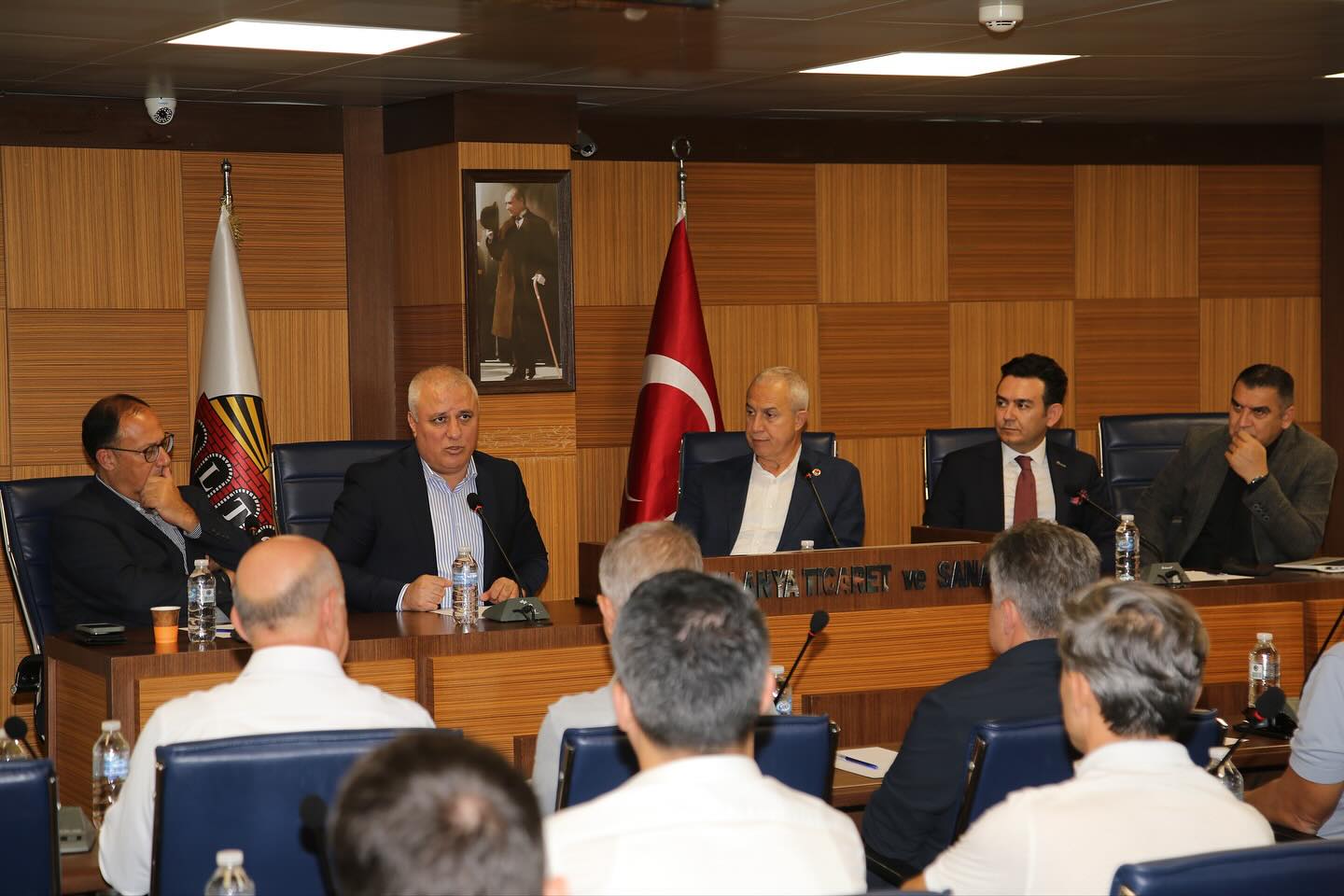 573915253 18026055314753840 9157504396157744758 N