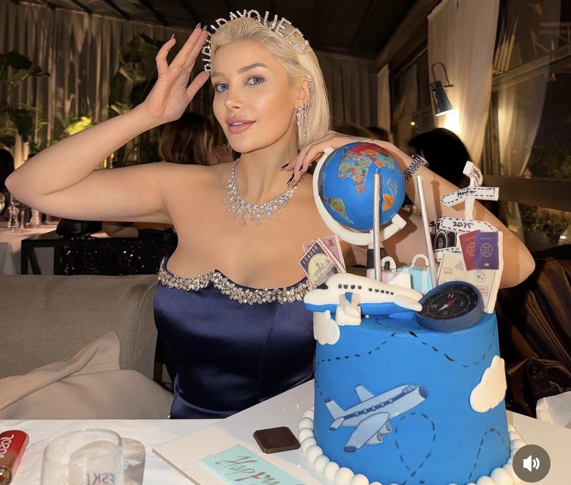 H D Rs Q C9 X U A E Ubx