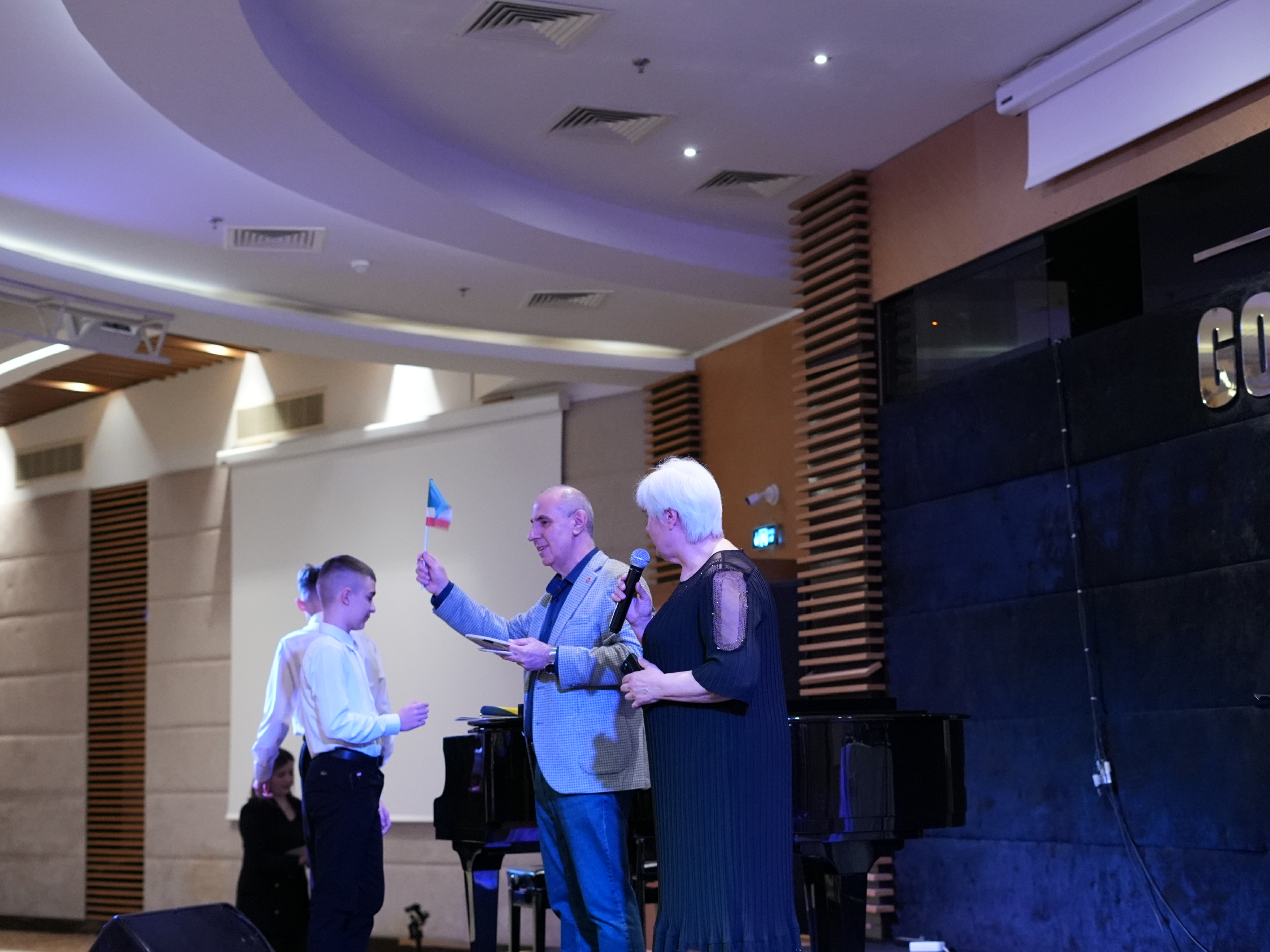 D303Bee6 F1E6 405F Bd42 C9C70Fba6B96