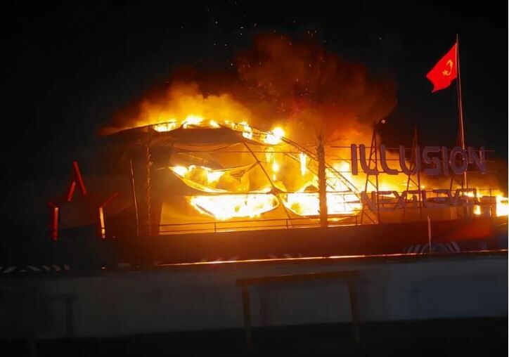 Alanya’da Gece Kulübünde Yangın:  Alevler Geceyi Aydınlattı