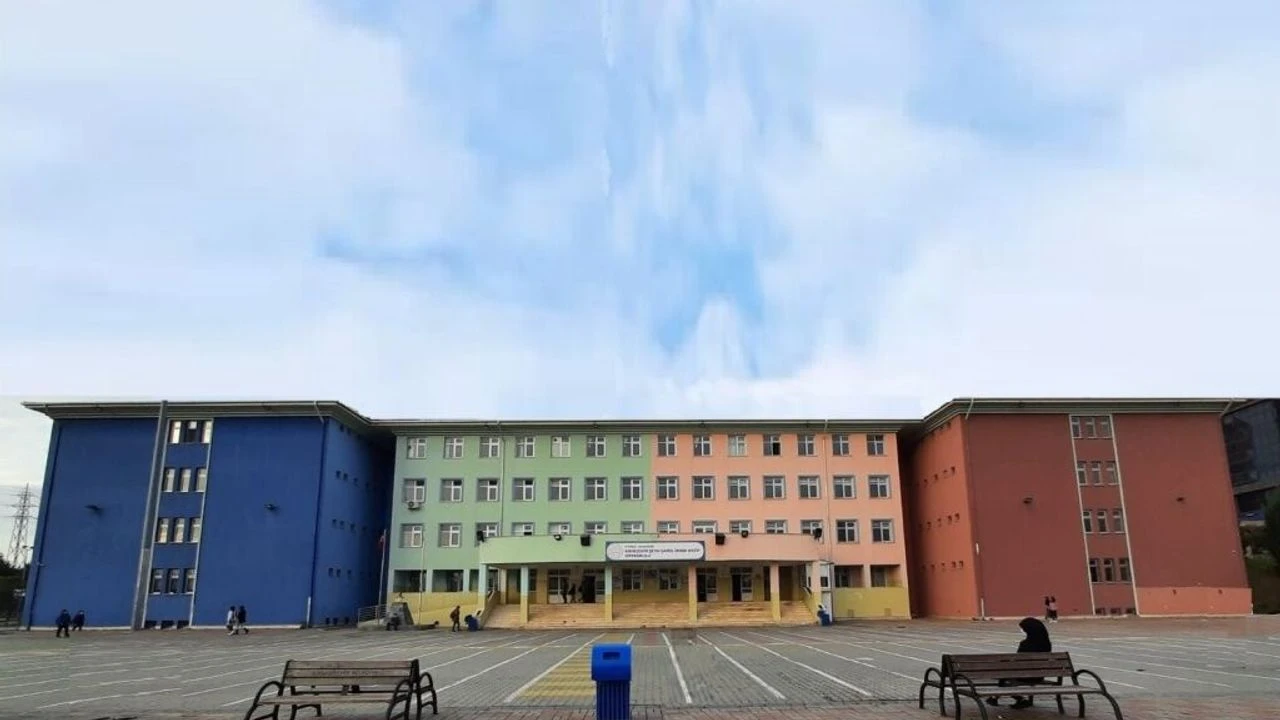 Başakşehir’de Okulda Bıçaklı Saldırı: Acı Haber Geldi