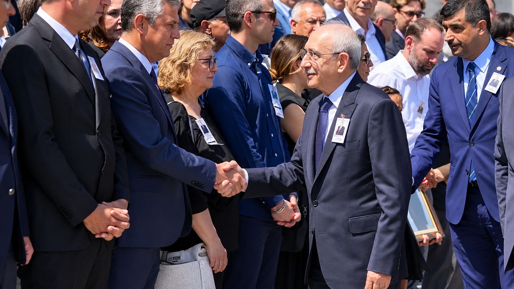 Resmî Törende Protokol El Sıkışması
